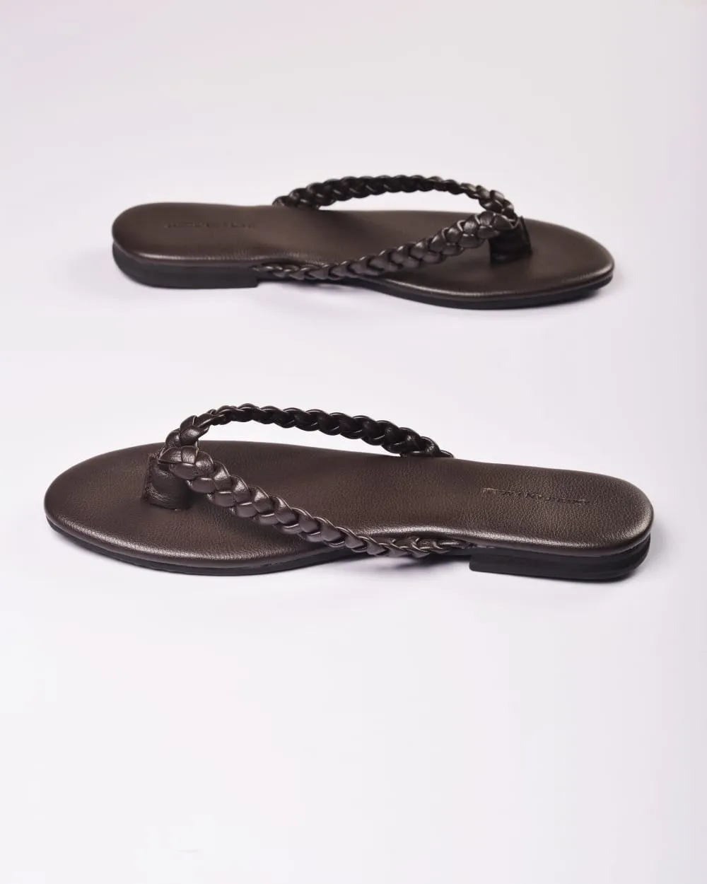 AE WOMEN Puffy Flip-Flop-Black