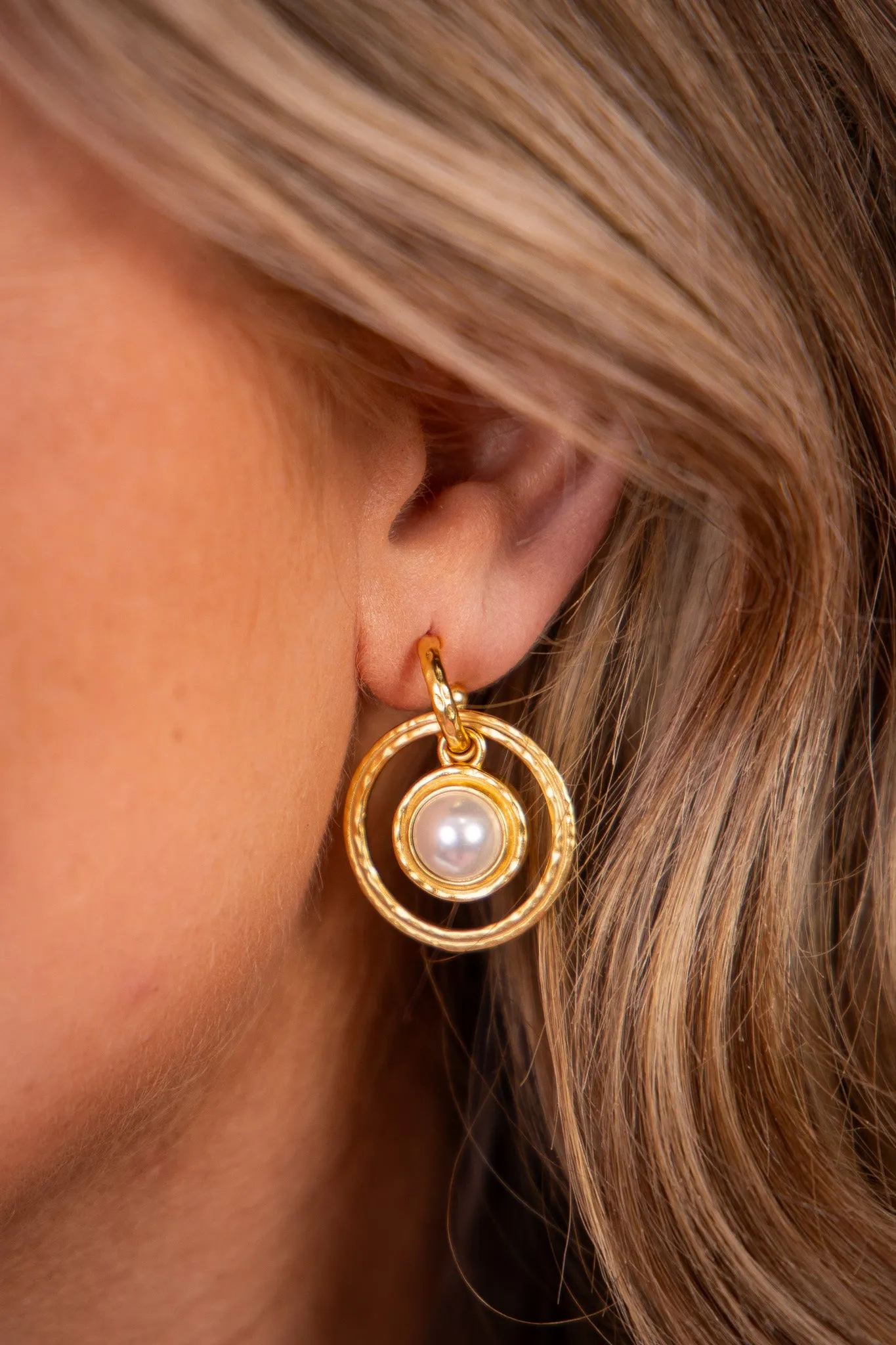 Astor Charm Earring - Gold Pearl | Julie Vos